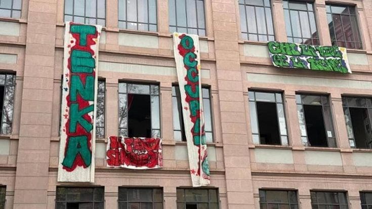 Sospesi sei studenti per l’occupazione al liceo Tenca, in 75 si autodenunciano: “Punite anche noi”
