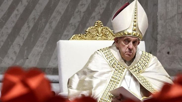 Debolezza e forza di un pontefice che torna a farsi uomo