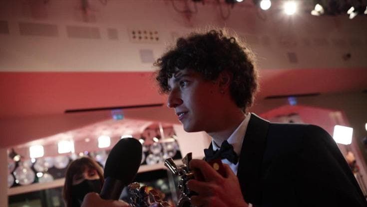 Venezia 78. Filippo Scotti miglior emergente: "Il film di Sorrentino insegna a non aver paura del futuro"