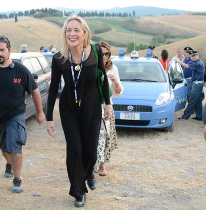 Sharon Stone con Bocelli a Lajatico