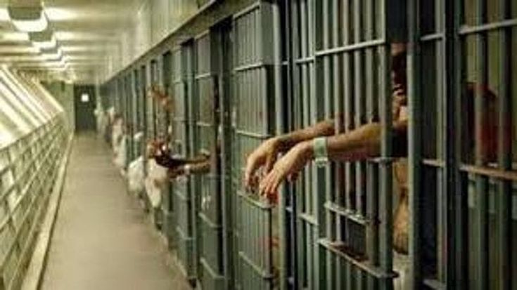 Giustizia, l’inchiesta sul collasso della polizia penitenziaria e sulle carceri sovraffollate