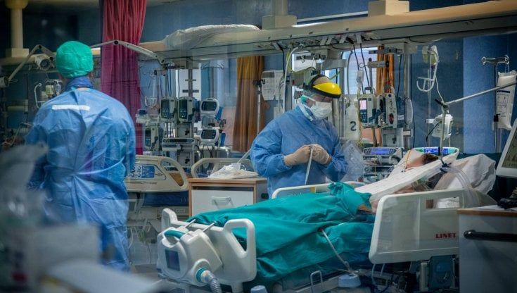 Coronavirus, la Regione: "Lo stop ai ricoveri non urgenti vale solo per gli ospedali pubblici"