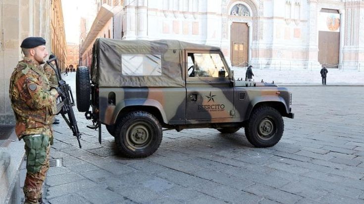 Strade sicure: Crosetto vuole eliminarla, La Russa no. Cos’è e quanti militari impiega l’operazione