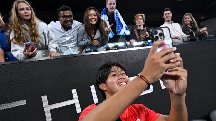 Tien, il ragazzo che ha battuto Medvedev. I genitori fuggiti dal Vietnam, il tennis nel sangue