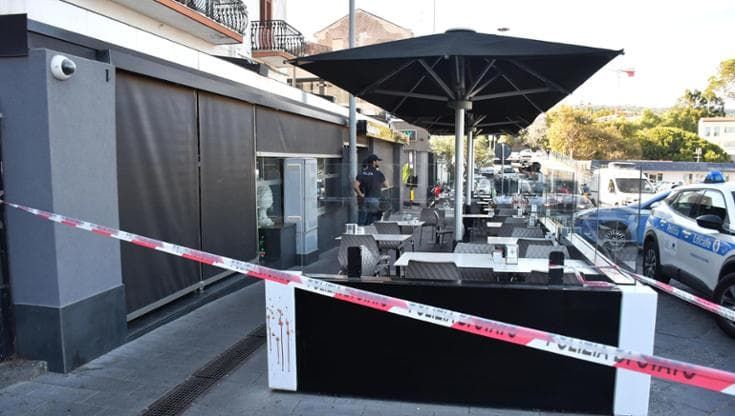 Gli ultimi istanti di Santo, il barista ucciso a Catania. Scontro sulla sicurezza