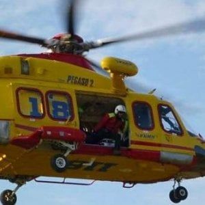 Roma, scappa da clinica psichiatrica e si lancia da ponte: è grave
