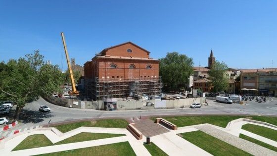 Notte in fila per un teatro: a Rimini riapre dopo 75 anni lo storico Galli inaugurato da Verdi