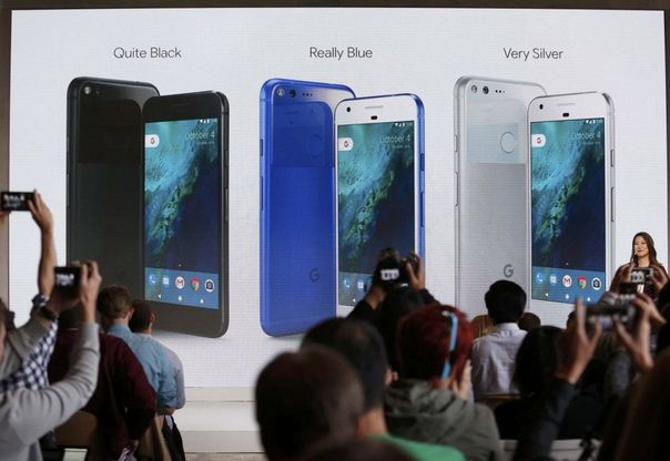 Pixel, smartphone Google: Al centro l'assistente vocale, il primo di Android