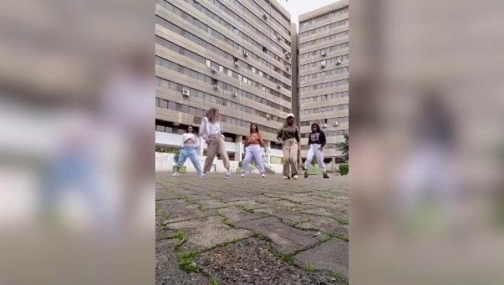 Iran, arrestate e costrette a pentirsi le ragazze del balletto senza velo 