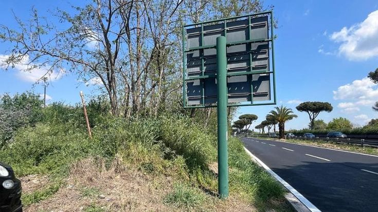 Un teschio umano nello spartitraffico della Colombo: misterioso ritrovamento a Mezzocammino