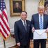 Trump conferma il vertice con Kim a Singapore. Ma con Pechino è lite sulle isole contese