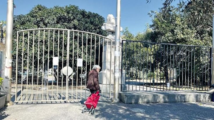 Lavori su alberi e giostre: chiude la Villa comunale