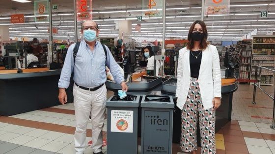 Parma, nei supermercati Conad i bidoni di Iren per smaltire guanti e mascherine