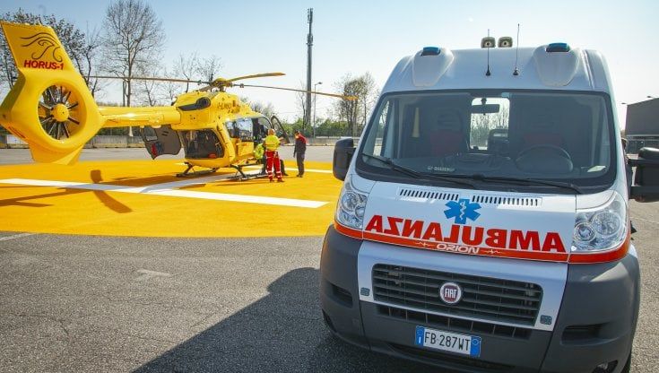 Bambino di 9 anni cade dalla finestra del secondo piano: è grave, trasportato in ospedale