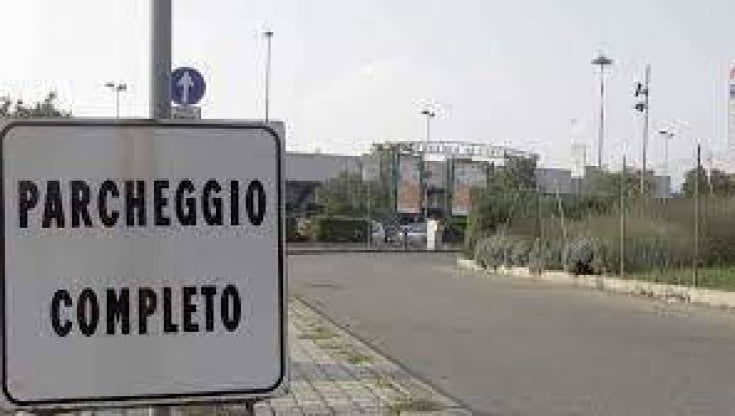 I posteggiatori abusivi alzano le "tariffe sosta" in piazza Vittorio Veneto