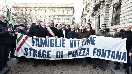 Piazza Fontana, Mattarella: "Eversori sconfitti da popolo unito". Fico: "Chiedo scusa per depistaggi dello Stato"