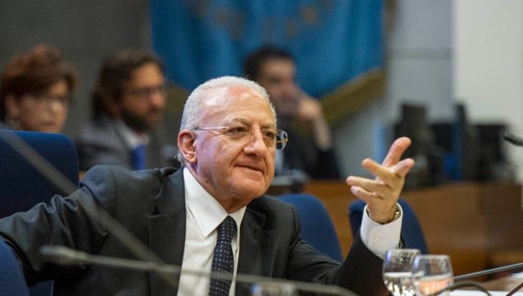 Campania, ai consiglieri regionali 12mila euro al mese per un dolce far niente