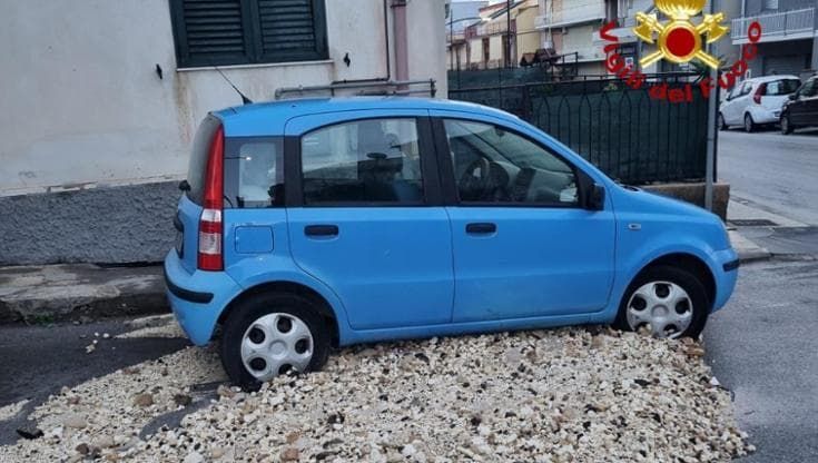 Bomba d’acqua in provincia di Siracusa, disagi alla viabilità. Chiusa l’A18