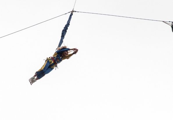 Beyonc&eacute; si butta: online le foto del bungee jumping
