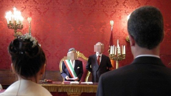 Coronavirus, sposi e invitati in quarantena dopo matrimonio a Foggia: un positivo, tornava dalla Grecia 