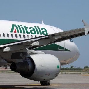 Alitalia, verso un decreto ad hoc: sblocca 400 milioni e lancia piano di tagli