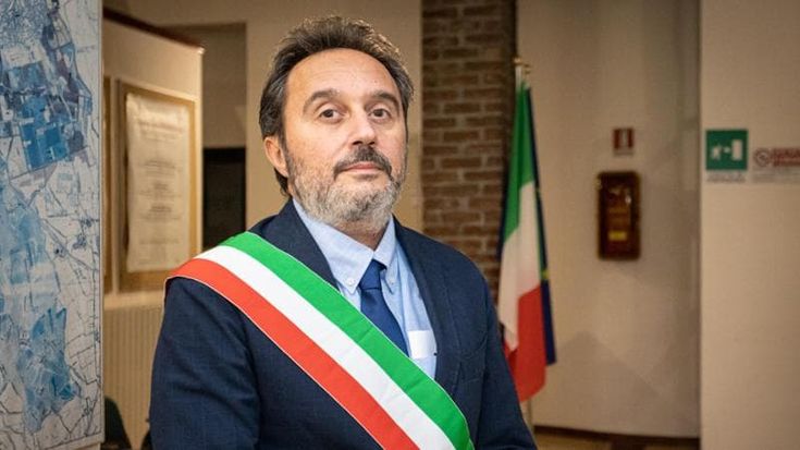 Buccinasco in piazza per il sindaco antimafia Pruiti minacciato: “Liberi dalla paura”