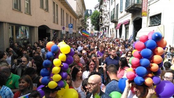 Gay Pride a Varese, Arcigay contro il Comune: "No alla bandiera e mille ostacoli, patrocinio solo di facciata"