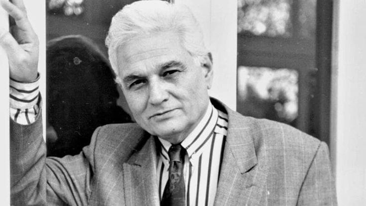 Derrida e l’arte che rende lieve la terra a chi non c’è più
