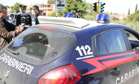 Spari contro il furgone in fuga, ma i ladri riescono a dileguarsi 