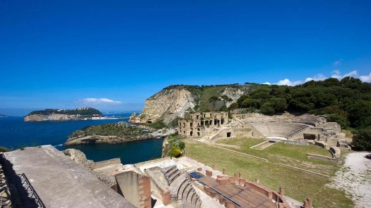 Maggio dei Monumenti, visita alla grotta di Seiano con il filosofo Gennaro Carillo