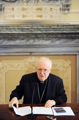 Nosiglia: la Via Crucis<br />con giovani disoccupati