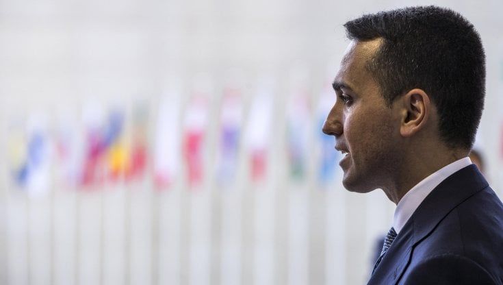 Cina, il ministro Wang Yi telefona a Di Maio: "Costruiamo insieme la nuova Via della Seta"