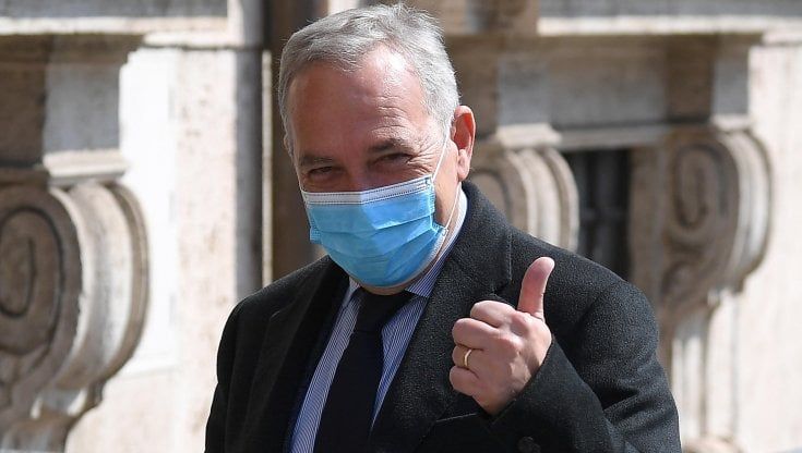 Covid, intervista a Vaia (Spallanzani): "Basta fasce d'età. Ora vacciniamo i giovani"