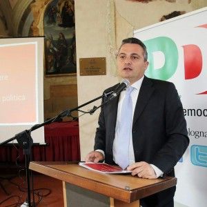 Elezioni, Pd fra big e banchetti. Donini: "Il vero avversario &egrave; il M5S"