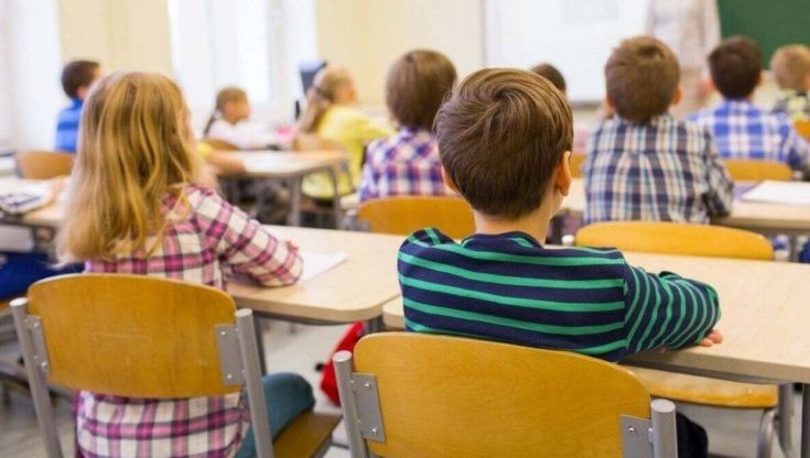 Bidello condannato per pedofilia, ma continua a lavorare per 25 anni
