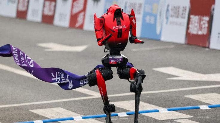 Robot umanoide più veloce dell’uomo, a Pechino battuto il record del mondo della mezza maratona