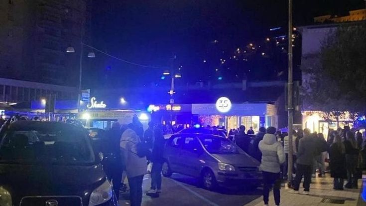 Sparatoria a Frosinone, terrore in centro: un morto e tre feriti. Un arresto, tre ricercati