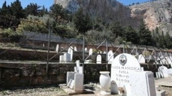 Palermo, la commemorazione dei defunti: la pioggia rallenta l'affluenza ai cimiteri