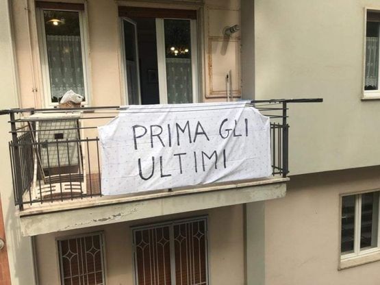  Potenza, "Prima gli ultimi": si allarga l'iniziativa dei balconi di don Cozzi