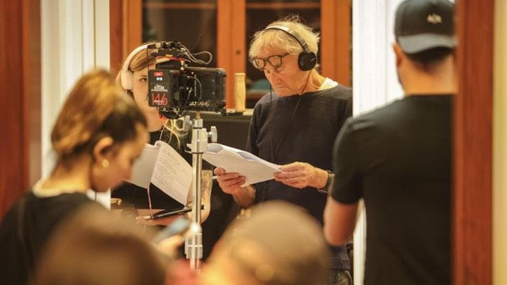 Antonio Capuano torna sul set con "Hungry Bird", riprese del film a Mergellina con Teresa Saponangelo e Vinicio Marchioni