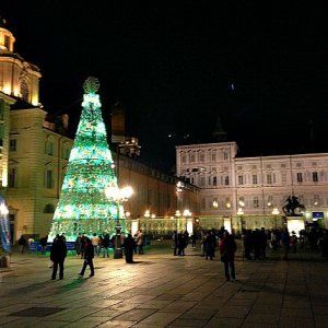 Da domenica negozi aperti sempre: parte lo shopping di Natale