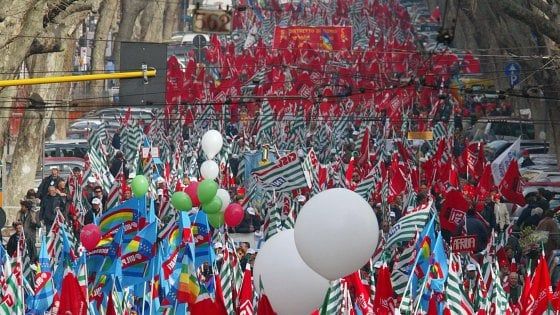 Primo Maggio manifestazione nazionale di Cgil, Cisl e Uil a Prato: salute e sicurezza nei luoghi di lavoro è il tema di quest'anno