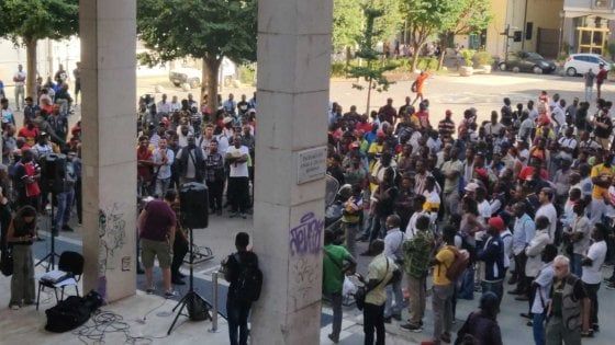 Caserta, nuova mobilitazione per chiedere una sede per l'ex canapificio