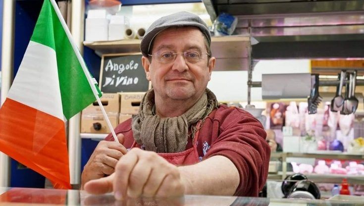 Addio al panino al lampredotto, chiude la tripperia Brusconi a Porta Palazzo: "Colpa del Covid"