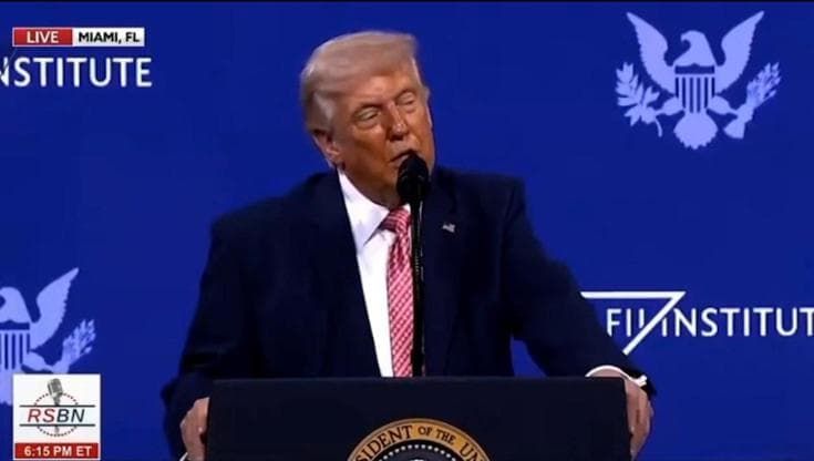 Trump e l'attacco al principe saudita bin Salman: "Non pensava che avrebbe dovuto baciarmi il c***"
