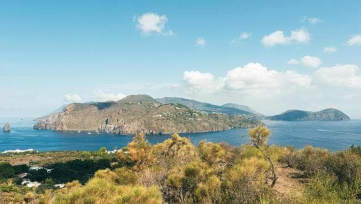 Impianti di dissalazione alle isole Eolie, si accende la mobilitazione di turisti e residenti