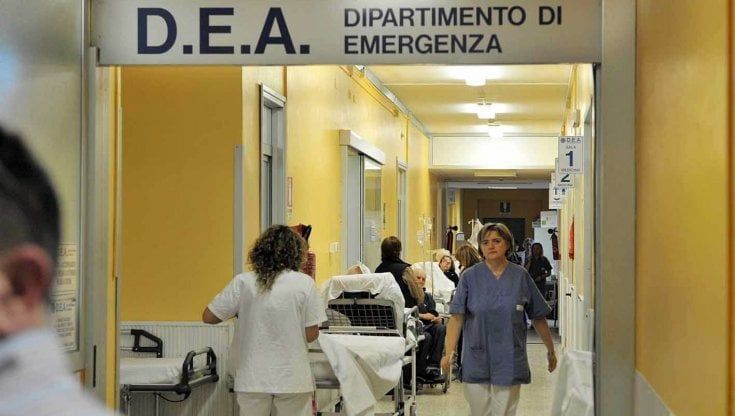 Torino, incubo pronto soccorso: "Pazienti in attesa sulla barella anche per una settimana"