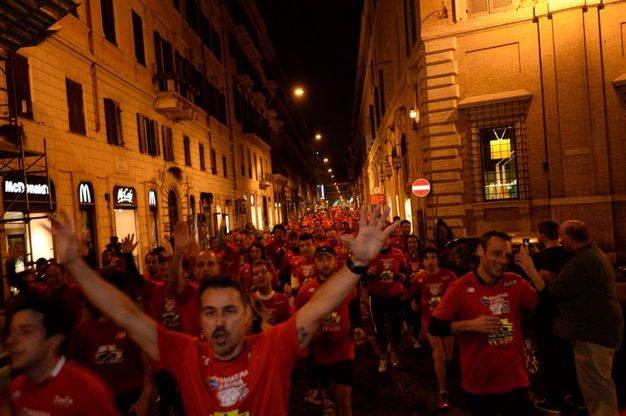 Di corsa di notte nel centro di Roma, il primo flash mob di running della Capitale