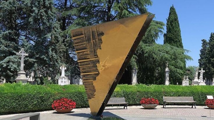 Arnaldo Pomodoro, nel centenario della nascita, un itinerario... nel cuore delle sue sfere