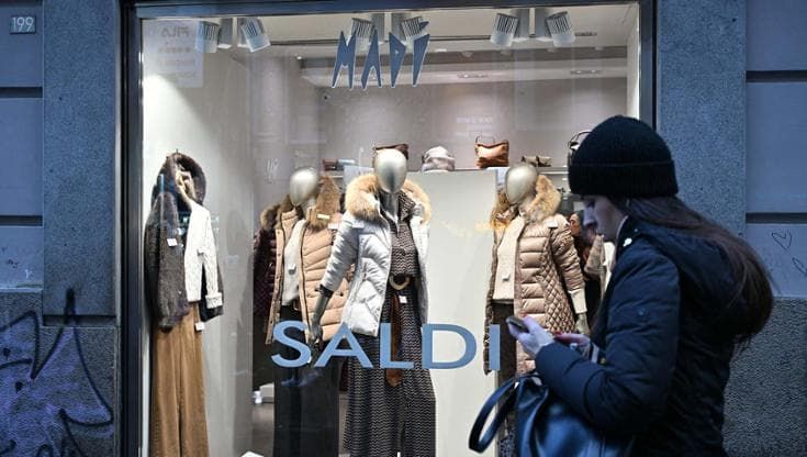 Campania, saldi senza la ripresa: si stima una spesa di 200 euro a persona